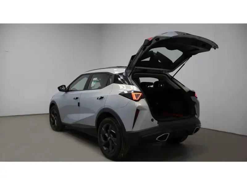 Discover undefined undefined Exterior Interior Images.Find all aspects and details of cars.
