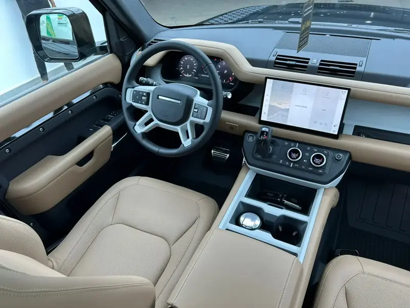 Land Rover Defender 2025
