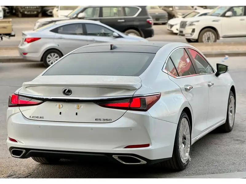 Lexus ES 2025
