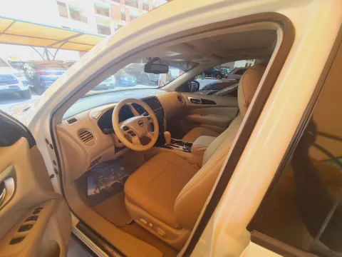 Nissan Pathfinder SV 4WD 2014