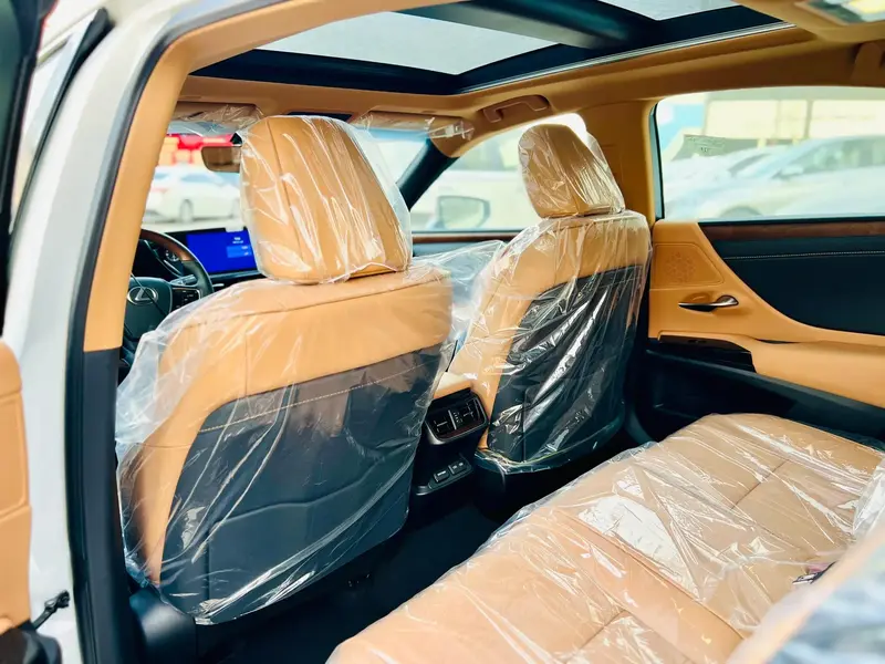 Lexus ES 2025