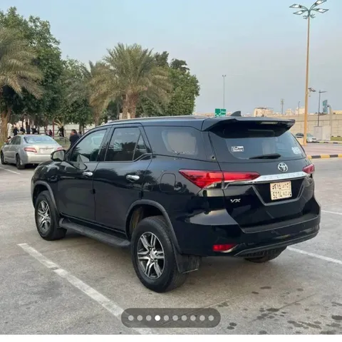 استكشف undefined undefined الصور الخارجية والداخلية. اكتشف جميع جوانب وتفاصيل السيارات.