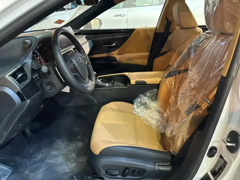 Discover undefined undefined Exterior Interior Images.Find all aspects and details of cars.