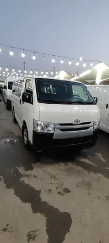 Toyota Hiace 2015