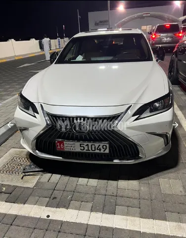 Lexus ES 350  4 door 3.5L 2019