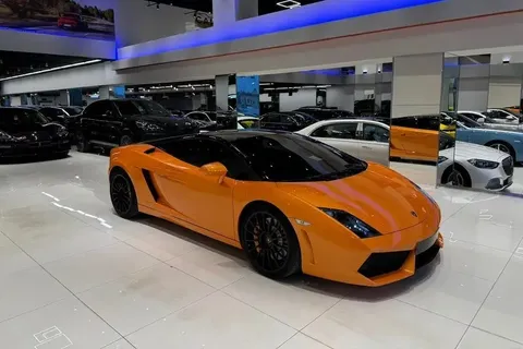 استكشف undefined undefined الصور الخارجية والداخلية. اكتشف جميع جوانب وتفاصيل السيارات.