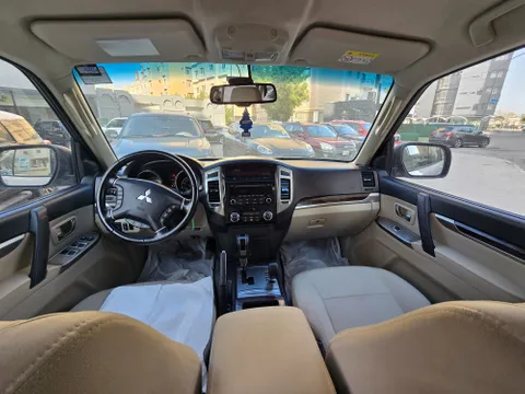 Discover undefined undefined Exterior Interior Images.Find all aspects and details of cars.