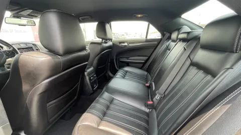 Chrysler 300 2021