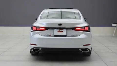 Discover undefined undefined Exterior Interior Images.Find all aspects and details of cars.