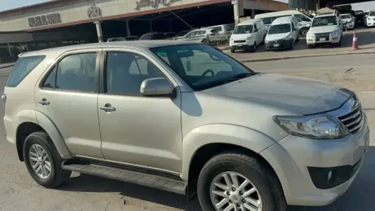 toyota toyota-fortuner image Toyota Fortuner 2012