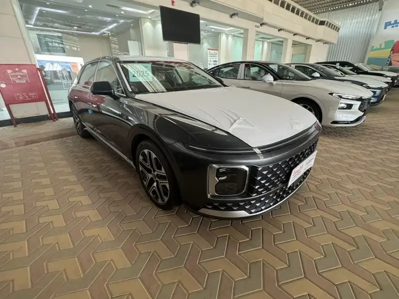 Discover undefined undefined Exterior Interior Images.Find all aspects and details of cars.