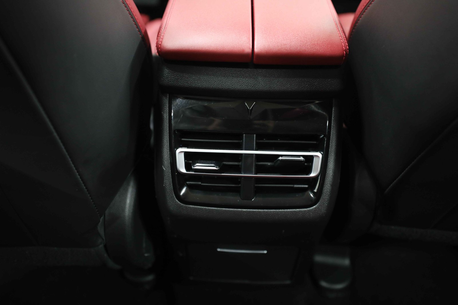 Discover undefined undefined Exterior Interior Images.Find all aspects and details of cars.