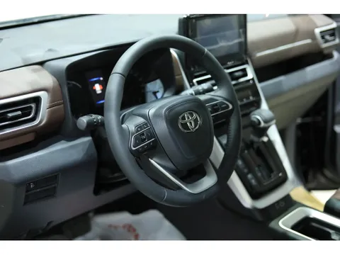 Discover undefined undefined Exterior Interior Images.Find all aspects and details of cars.