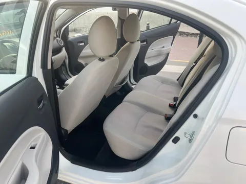 Mitsubishi Attrage 1.2 GLX (Mid Option) 2020