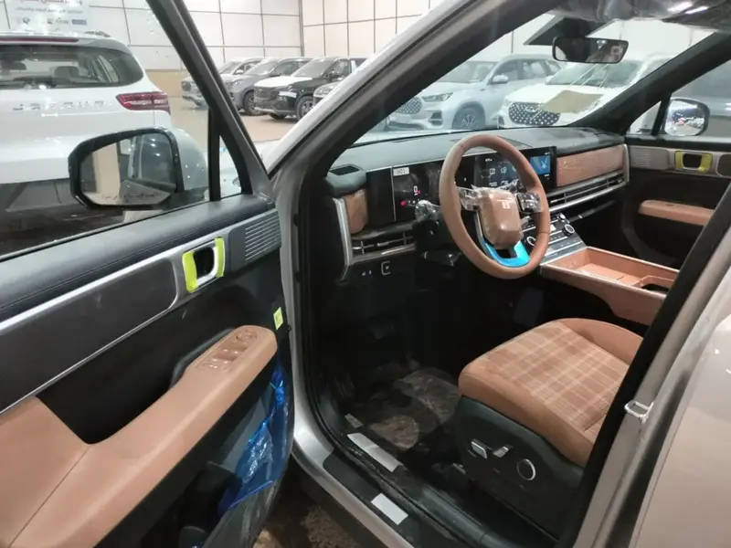 Discover undefined undefined Exterior Interior Images.Find all aspects and details of cars.