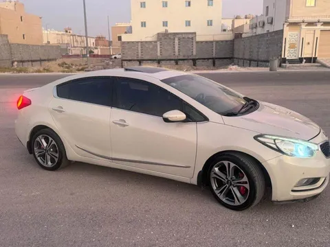 استكشف undefined undefined الصور الخارجية والداخلية. اكتشف جميع جوانب وتفاصيل السيارات.