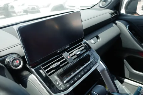 Discover undefined undefined Exterior Interior Images.Find all aspects and details of cars.
