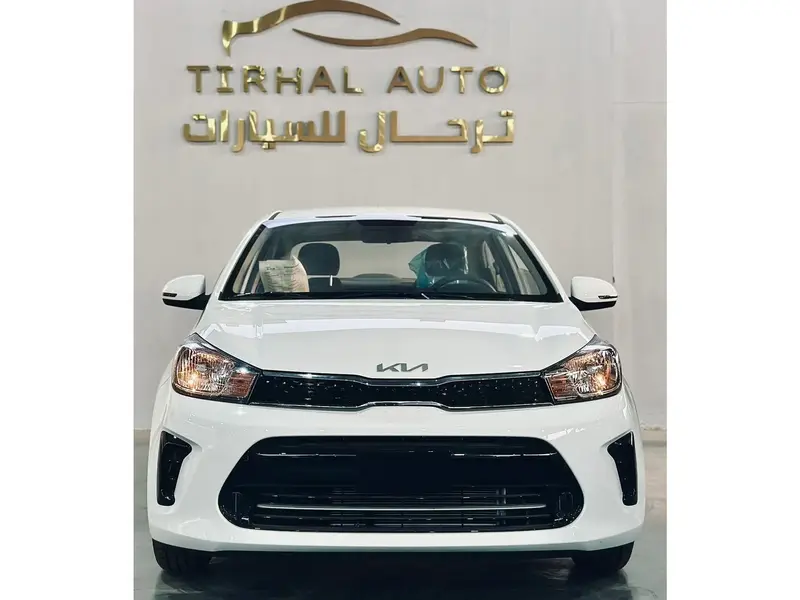 استكشف undefined undefined الصور الخارجية والداخلية. اكتشف جميع جوانب وتفاصيل السيارات.