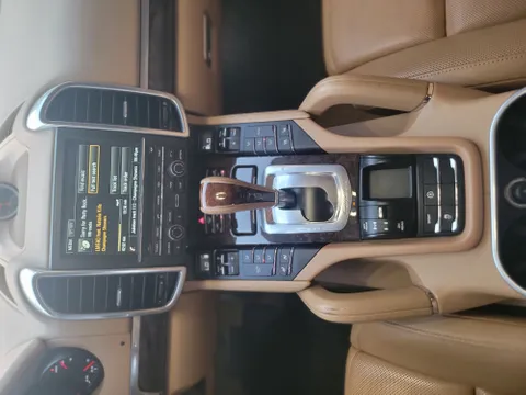Porsche Cayenne S Platinum Edition 2016