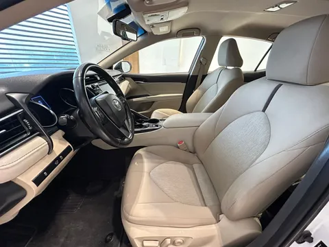 Toyota Camry 2.5L GLE (178 HP) 2020