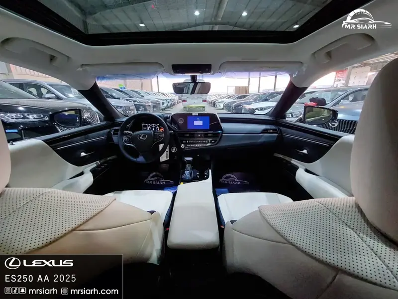 Lexus ES 2025