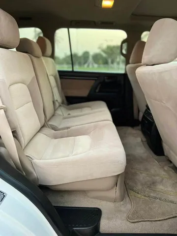 Discover undefined undefined Exterior Interior Images.Find all aspects and details of cars.