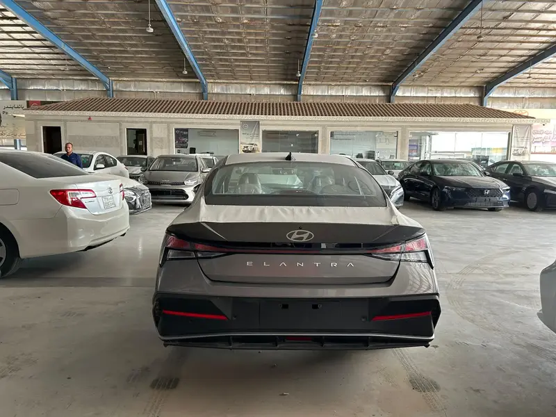 Hyundai Elantra 2025