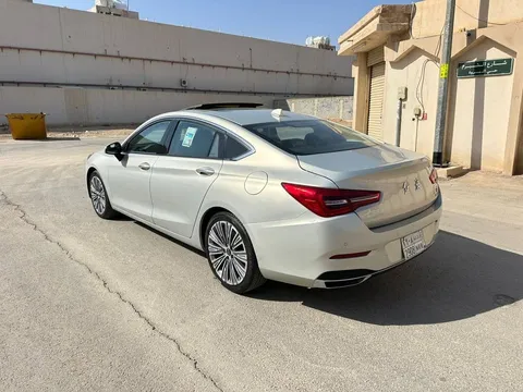 Discover undefined undefined Exterior Interior Images.Find all aspects and details of cars.