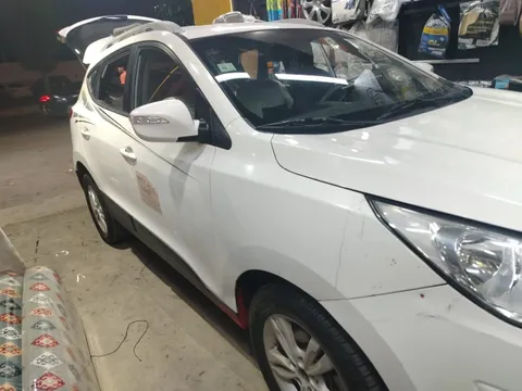 Discover undefined undefined Exterior Interior Images.Find all aspects and details of cars.