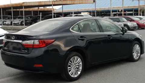 Discover undefined undefined Exterior Interior Images.Find all aspects and details of cars.