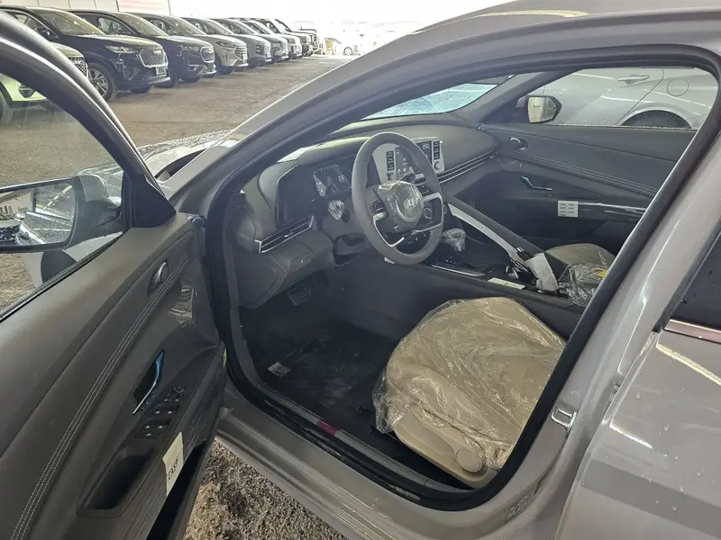 Discover undefined undefined Exterior Interior Images.Find all aspects and details of cars.