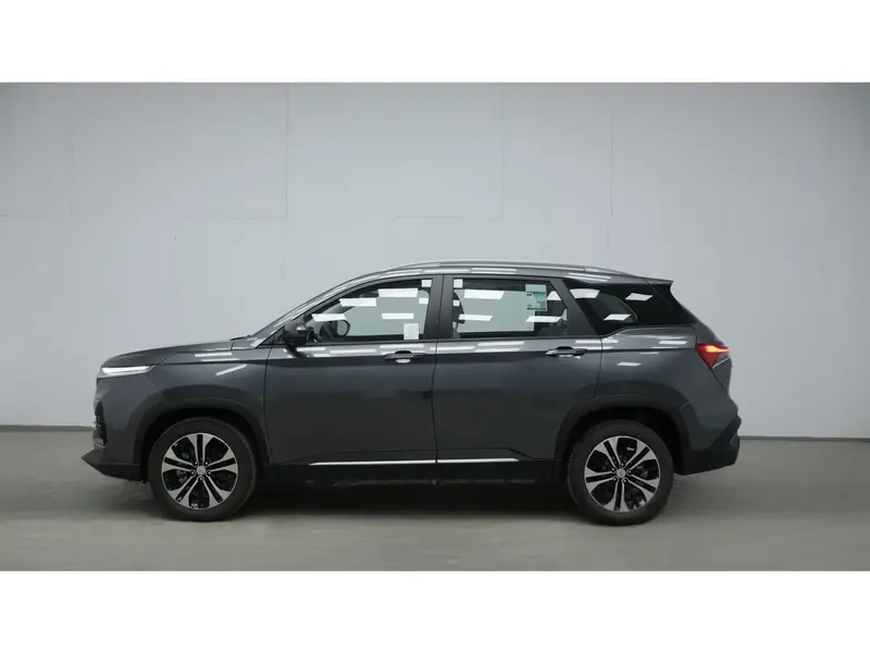 Discover undefined undefined Exterior Interior Images.Find all aspects and details of cars.