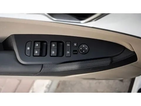 Discover undefined undefined Exterior Interior Images.Find all aspects and details of cars.
