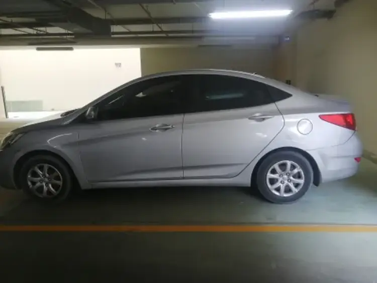 hyundai hyundai-accent image Hyundai Accent 1.6L Comfort 2015
