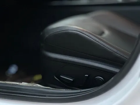 Discover undefined undefined Exterior Interior Images.Find all aspects and details of cars.