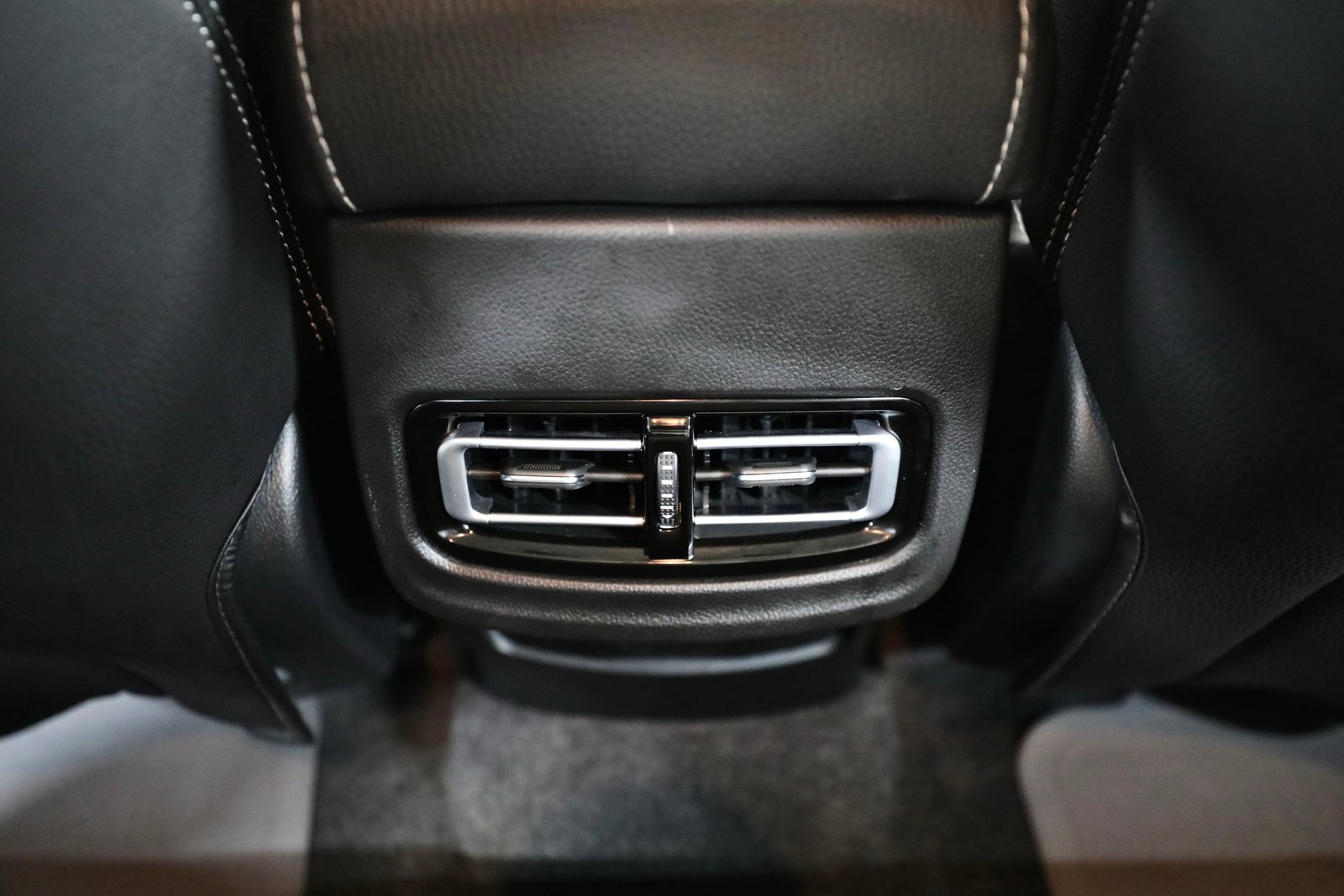 Discover undefined undefined Exterior Interior Images.Find all aspects and details of cars.