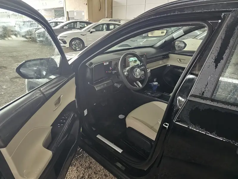 Discover undefined undefined Exterior Interior Images.Find all aspects and details of cars.