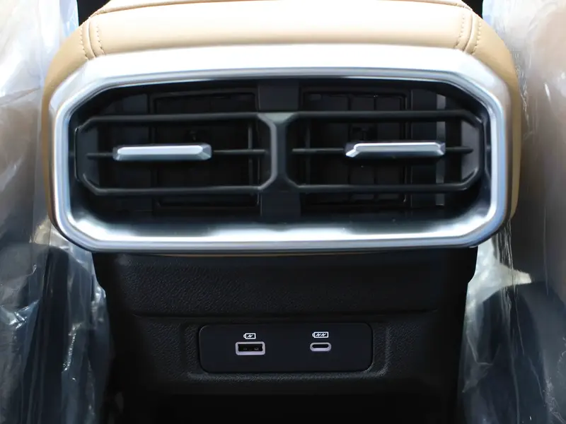 Discover undefined undefined Exterior Interior Images.Find all aspects and details of cars.
