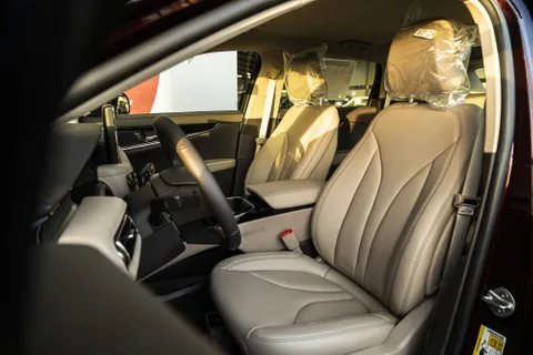 Discover undefined undefined Exterior Interior Images.Find all aspects and details of cars.