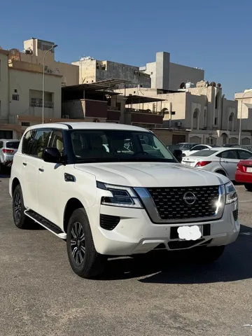 استكشف undefined undefined الصور الخارجية والداخلية. اكتشف جميع جوانب وتفاصيل السيارات.