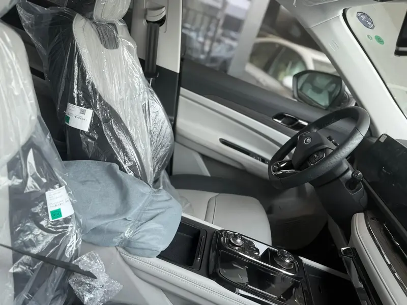 Discover undefined undefined Exterior Interior Images.Find all aspects and details of cars.
