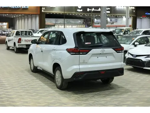 Discover undefined undefined Exterior Interior Images.Find all aspects and details of cars.