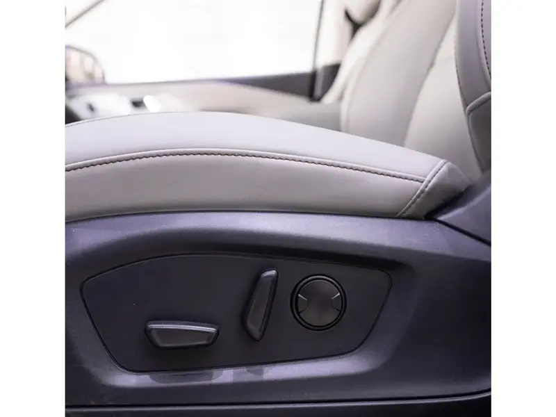 Discover undefined undefined Exterior Interior Images.Find all aspects and details of cars.