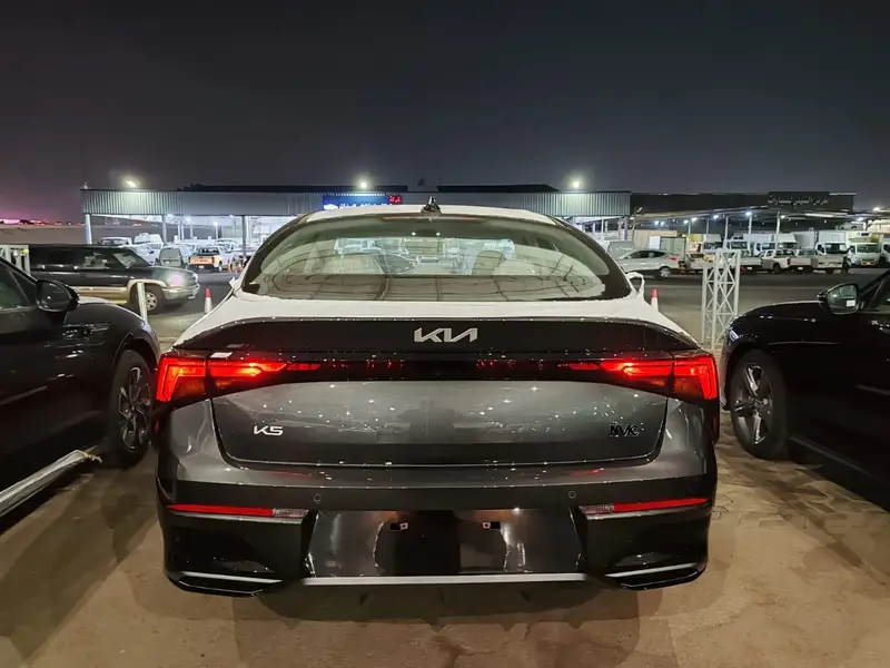 Discover undefined undefined Exterior Interior Images.Find all aspects and details of cars.