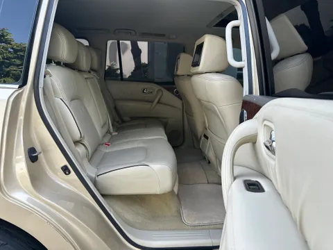 Nissan Patrol 5.6L LE Platinum 2012