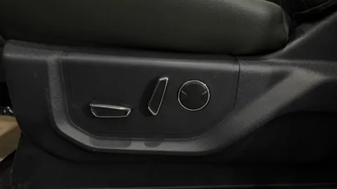 Discover undefined undefined Exterior Interior Images.Find all aspects and details of cars.