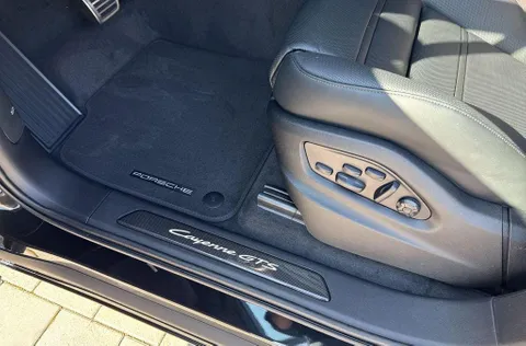 New Porsche Cayenne GTS 2025