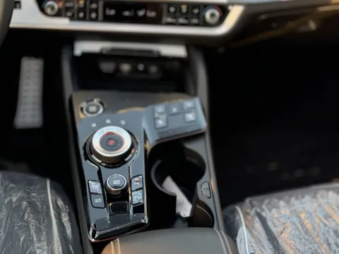 Discover undefined undefined Exterior Interior Images.Find all aspects and details of cars.