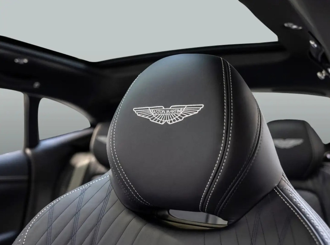 Aston Martin DBX 2024