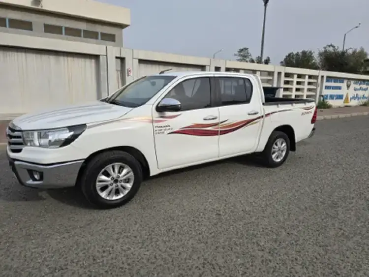 toyota toyota-hilux image Toyota Hilux 2.5 Double Cab 4x4 M/T Top 2020
